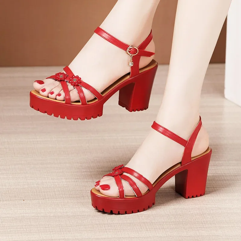 8cmの小サイズ（32-43）エレガントな花柄ソフトレザーシ - Casual Sandal Leather のレビューと価格